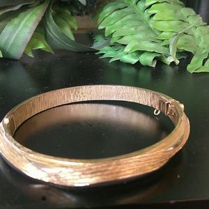 🔥Trifari gold bangle